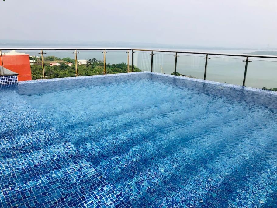 Lovely 2-Bedroom Sea View Serviced Apartment Dabolim Goa Esterno foto