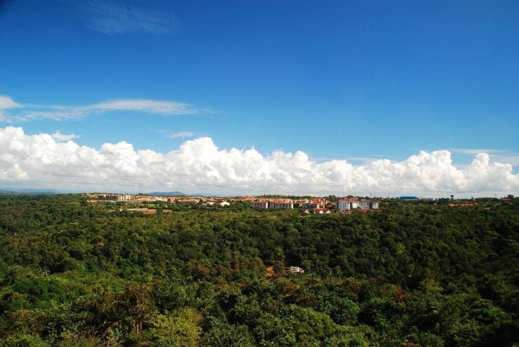 Lovely 2-Bedroom Sea View Serviced Apartment Dabolim Goa Esterno foto